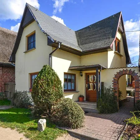 2 Bedroom Cozy In Mariendorf Holiday home *