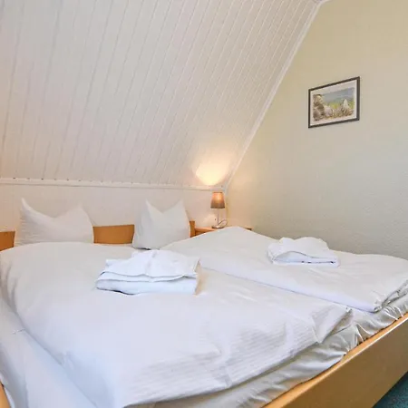 2 Bedroom Cozy In Mariendorf * Middelhagen