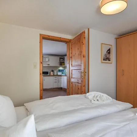 2 Bedroom Cozy In Mariendorf ميديلهاغن