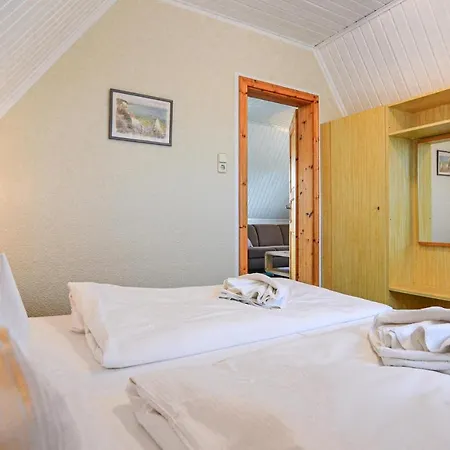 2 Bedroom Cozy In Mariendorf * Middelhagen