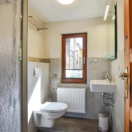 2 Bedroom Cozy In Mariendorf Middelhagen